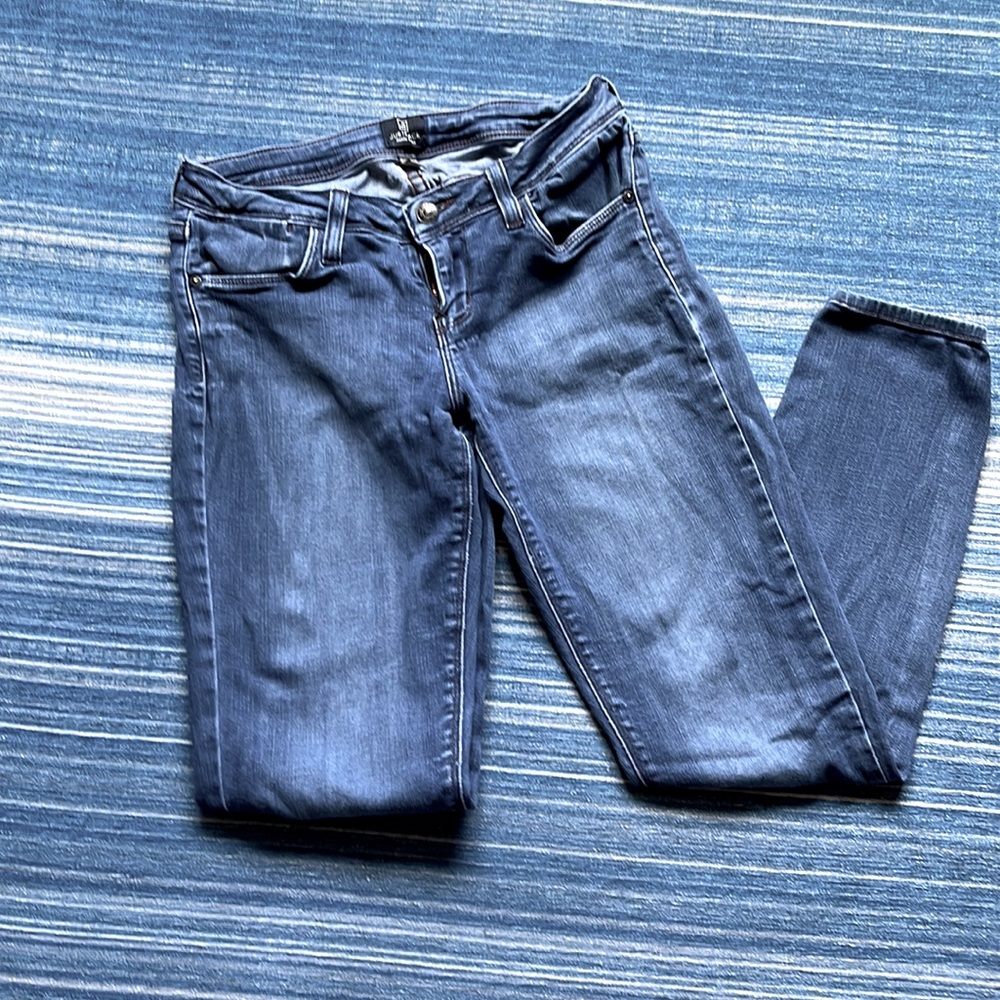 Just Black skinny ankle jeans.  Soft.  Lower rise and made in USA.